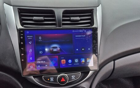 Hyundai Solaris II рестайлинг, 2011 год, 750 000 рублей, 13 фотография