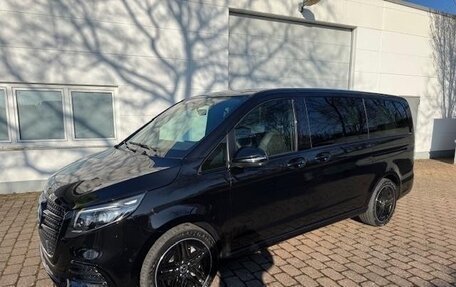 Mercedes-Benz V-Класс, 2025 год, 13 200 000 рублей, 2 фотография