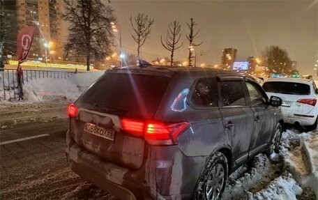 Mitsubishi Outlander III рестайлинг 3, 2018 год, 1 599 000 рублей, 2 фотография