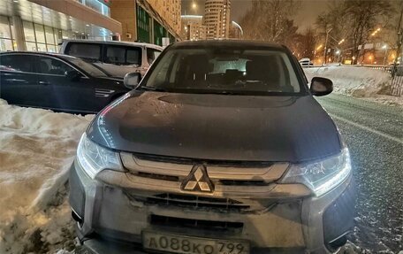 Mitsubishi Outlander III рестайлинг 3, 2018 год, 1 599 000 рублей, 3 фотография
