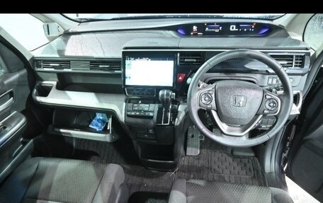 Honda Stepwgn IV, 2021 год, 1 610 000 рублей, 4 фотография