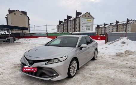 Toyota Camry, 2018 год, 2 550 000 рублей, 4 фотография