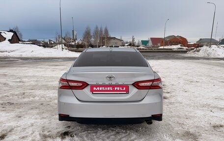 Toyota Camry, 2018 год, 2 550 000 рублей, 10 фотография