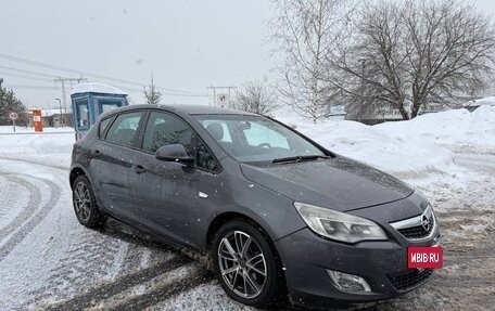 Opel Astra J, 2011 год, 670 000 рублей, 3 фотография