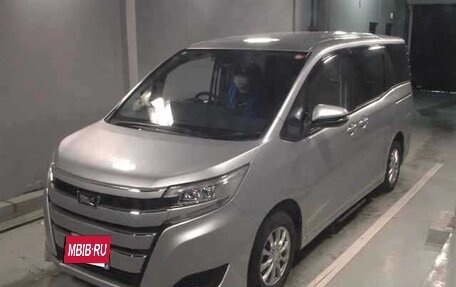 Toyota Noah III, 2021 год, 2 490 000 рублей, 2 фотография