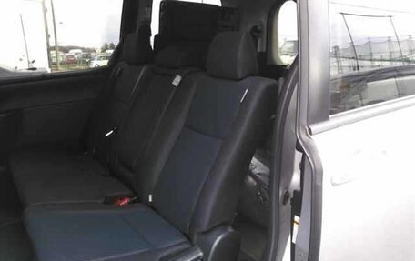 Toyota Noah III, 2021 год, 2 490 000 рублей, 6 фотография