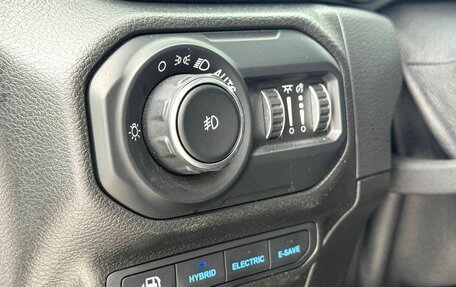 Jeep Wrangler, 2021 год, 5 250 000 рублей, 28 фотография