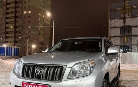 Toyota Land Cruiser Prado 150 рестайлинг 2, 2013 год, 2 850 000 рублей, 1 фотография