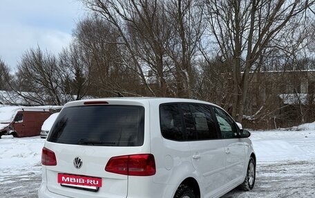 Volkswagen Touran III, 2010 год, 970 000 рублей, 6 фотография