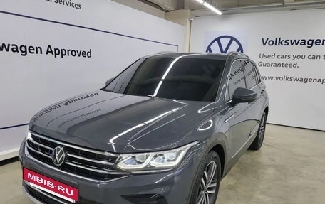 Volkswagen Tiguan II, 2022 год, 2 990 000 рублей, 2 фотография
