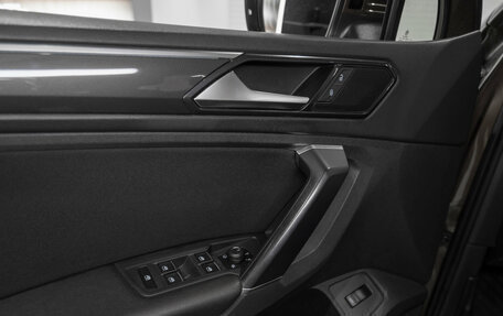 Volkswagen Tiguan II, 2018 год, 2 475 000 рублей, 19 фотография