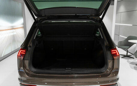 Volkswagen Tiguan II, 2018 год, 2 475 000 рублей, 21 фотография