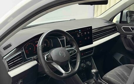 Volkswagen Tiguan II, 2023 год, 1 930 000 рублей, 8 фотография