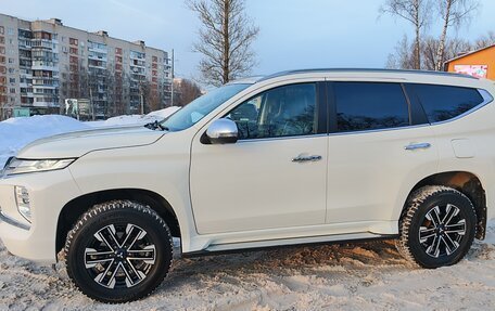 Mitsubishi Montero Sport, 2022 год, 4 300 000 рублей, 3 фотография