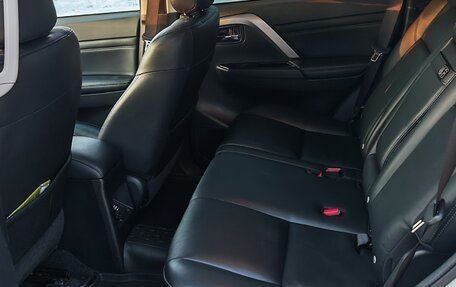 Mitsubishi Montero Sport, 2022 год, 4 300 000 рублей, 12 фотография