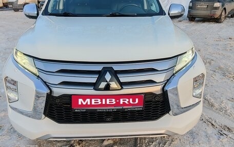 Mitsubishi Montero Sport, 2022 год, 4 300 000 рублей, 4 фотография