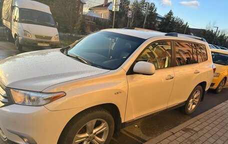Toyota Highlander III, 2013 год, 1 900 000 рублей, 2 фотография