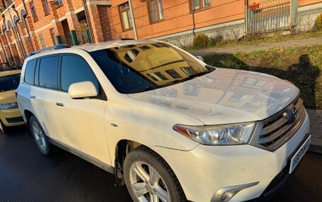 Toyota Highlander III, 2013 год, 1 900 000 рублей, 3 фотография