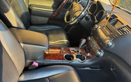 Toyota Highlander III, 2013 год, 1 900 000 рублей, 7 фотография