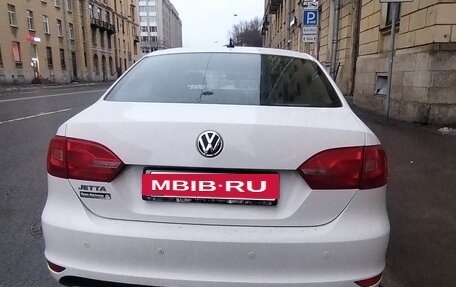 Volkswagen Jetta VI, 2013 год, 750 000 рублей, 3 фотография