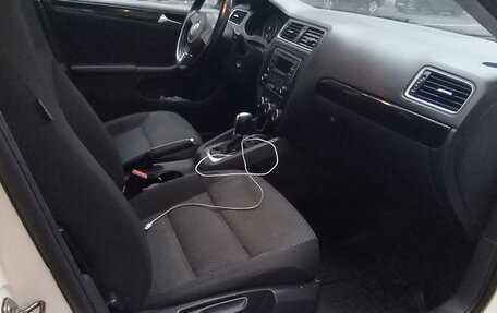 Volkswagen Jetta VI, 2013 год, 750 000 рублей, 12 фотография