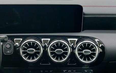 Mercedes-Benz CLA, 2019 год, 3 199 000 рублей, 13 фотография