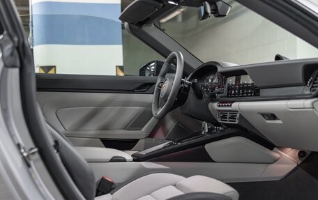 Porsche 911, 2025 год, 33 000 000 рублей, 35 фотография