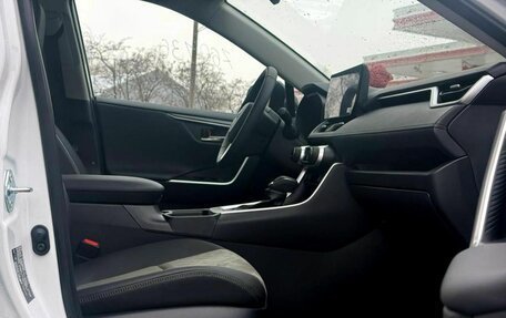 Toyota RAV4, 2025 год, 4 390 000 рублей, 13 фотография