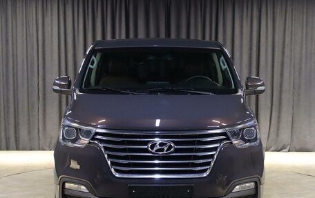 Hyundai Grand Starex Grand Starex I рестайлинг 2, 2019 год, 3 499 000 рублей, 2 фотография