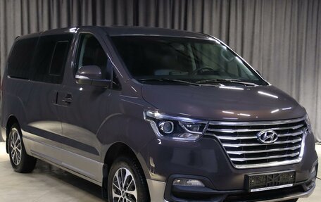 Hyundai Grand Starex Grand Starex I рестайлинг 2, 2019 год, 3 499 000 рублей, 3 фотография