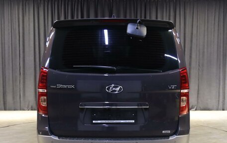 Hyundai Grand Starex Grand Starex I рестайлинг 2, 2019 год, 3 499 000 рублей, 5 фотография