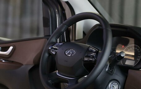 Hyundai Grand Starex Grand Starex I рестайлинг 2, 2019 год, 3 499 000 рублей, 13 фотография