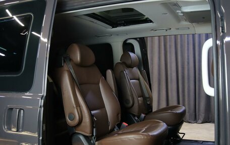 Hyundai Grand Starex Grand Starex I рестайлинг 2, 2019 год, 3 499 000 рублей, 14 фотография