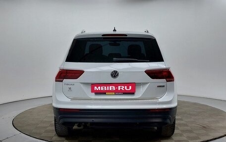 Volkswagen Tiguan II, 2018 год, 2 199 000 рублей, 6 фотография