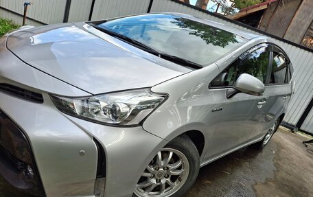 Toyota Prius Alpha I (ZVW40/41), 2019 год, 1 900 000 рублей, 3 фотография