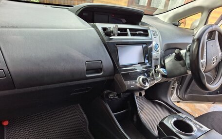 Toyota Prius Alpha I (ZVW40/41), 2019 год, 1 900 000 рублей, 10 фотография