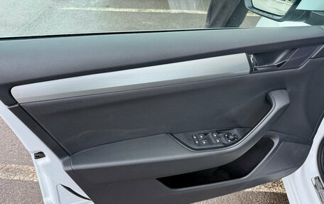 Skoda Superb III рестайлинг, 2018 год, 2 100 000 рублей, 11 фотография