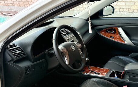 Toyota Camry, 2011 год, 875 000 рублей, 10 фотография