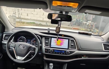 Toyota Highlander III, 2014 год, 3 200 000 рублей, 5 фотография