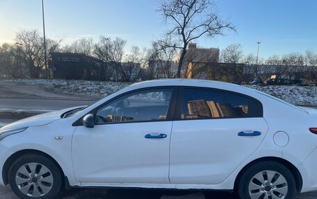 KIA Rio IV, 2017 год, 880 000 рублей, 2 фотография