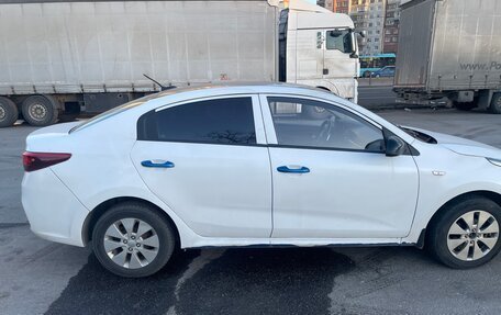 KIA Rio IV, 2017 год, 880 000 рублей, 3 фотография