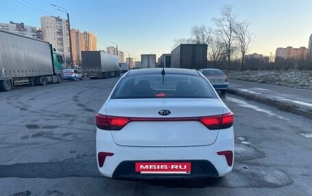 KIA Rio IV, 2017 год, 880 000 рублей, 4 фотография