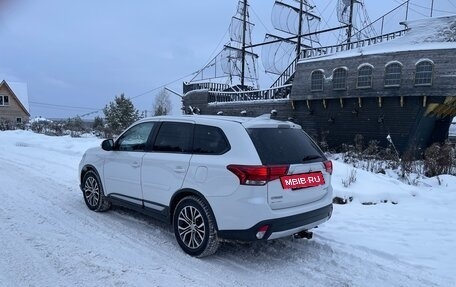 Mitsubishi Outlander III рестайлинг 3, 2017 год, 2 100 000 рублей, 4 фотография