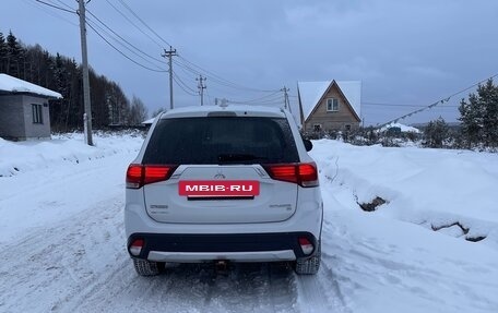 Mitsubishi Outlander III рестайлинг 3, 2017 год, 2 100 000 рублей, 7 фотография