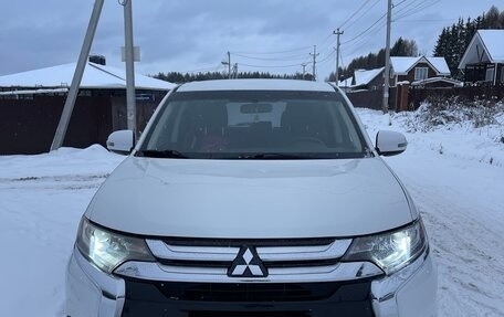 Mitsubishi Outlander III рестайлинг 3, 2017 год, 2 100 000 рублей, 8 фотография