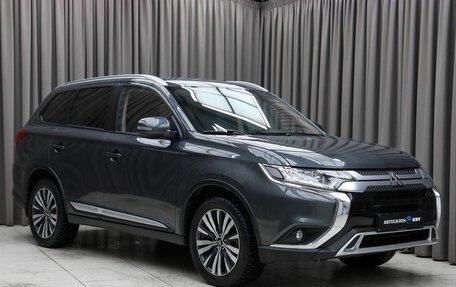 Mitsubishi Outlander III рестайлинг 3, 2020 год, 2 900 000 рублей, 3 фотография