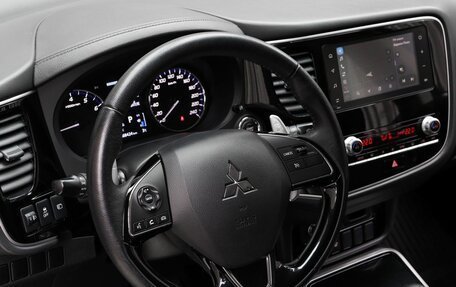 Mitsubishi Outlander III рестайлинг 3, 2020 год, 2 900 000 рублей, 8 фотография