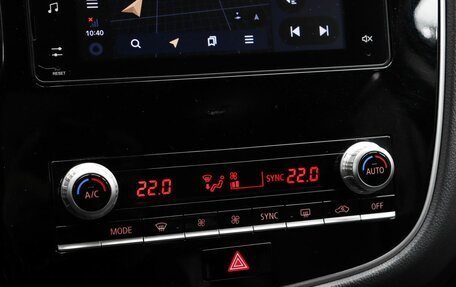 Mitsubishi Outlander III рестайлинг 3, 2020 год, 2 900 000 рублей, 13 фотография