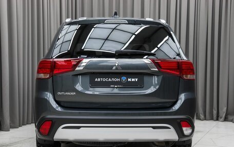 Mitsubishi Outlander III рестайлинг 3, 2020 год, 2 900 000 рублей, 5 фотография