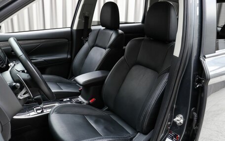 Mitsubishi Outlander III рестайлинг 3, 2020 год, 2 900 000 рублей, 9 фотография